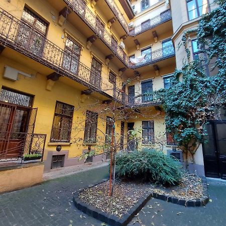 The Only Way Is Up! Budapest Exterior photo