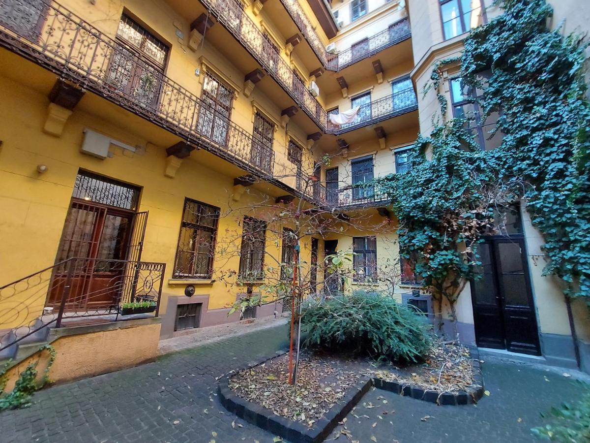 The Only Way Is Up! Budapest Exterior photo